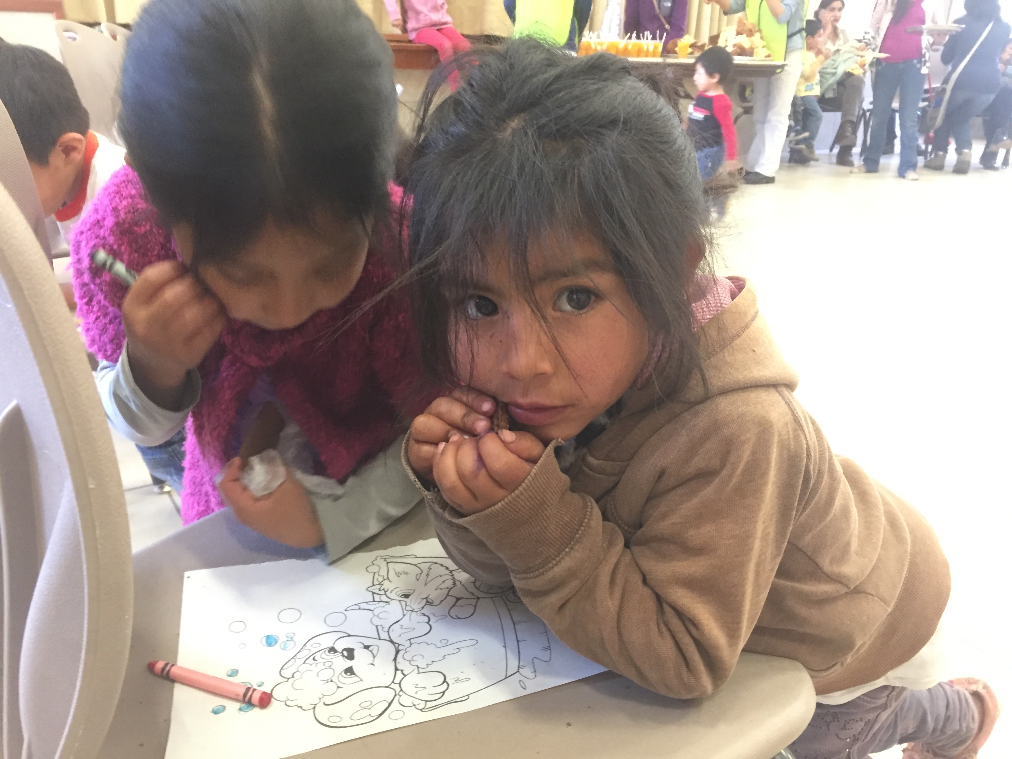 Cusco-Coloring-at-Christmas-party