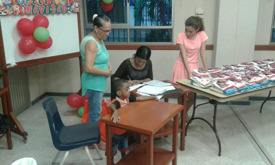 Santa-Marta-Christmas-screening-distribution-and-party-12-2016-4