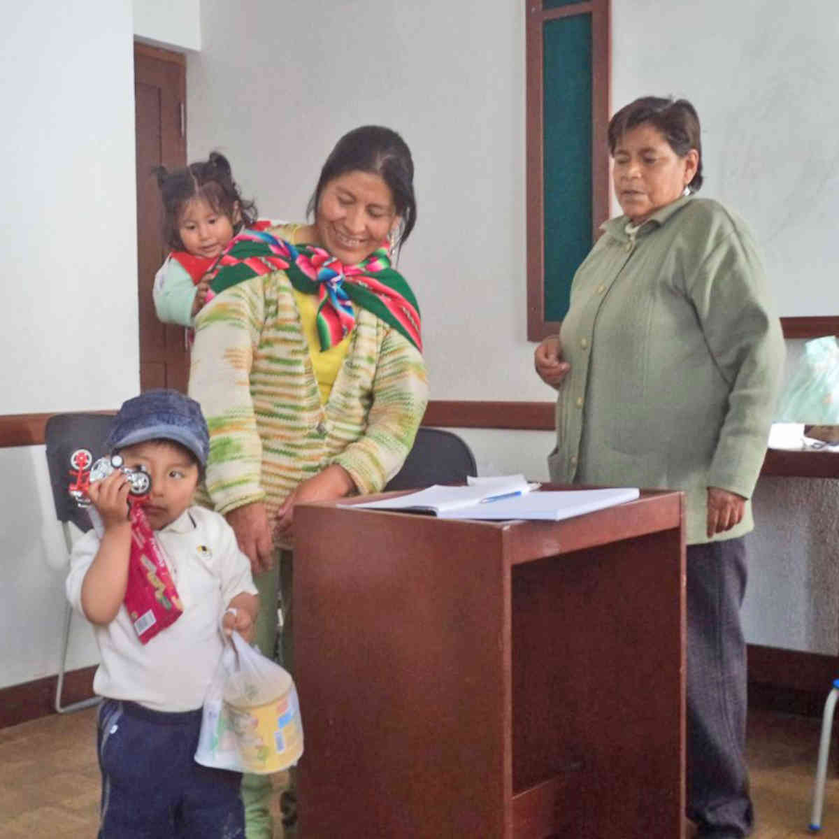Oruro Coordinator With Family 2015 Cropped
